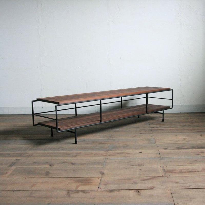 アイアンフレームのtvボード Earl