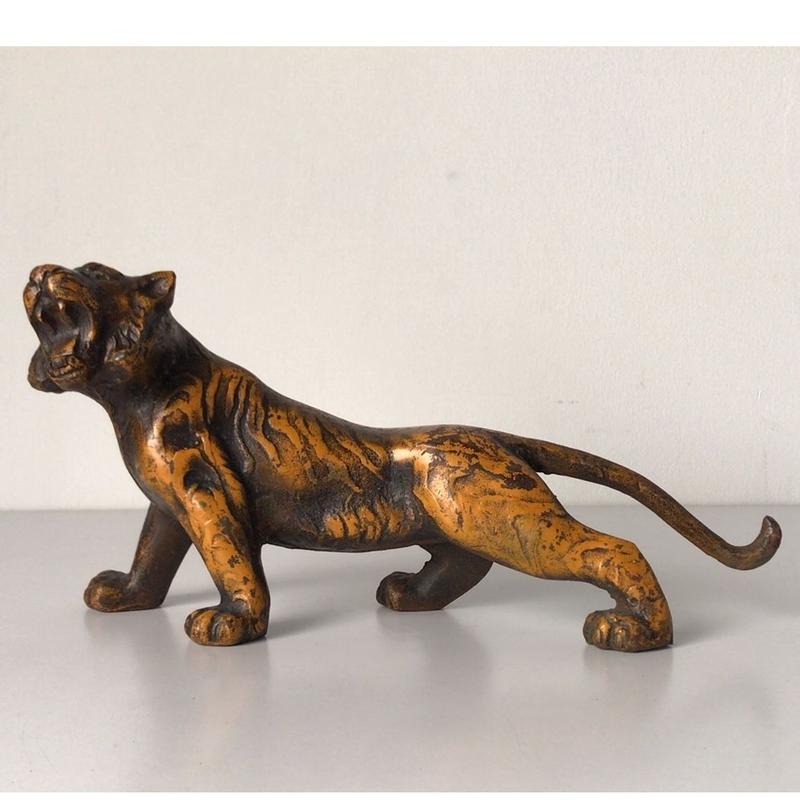 金属工芸 虎 トラ 鉄 置物 鉛 古道具 昭和 古い ビンテージ