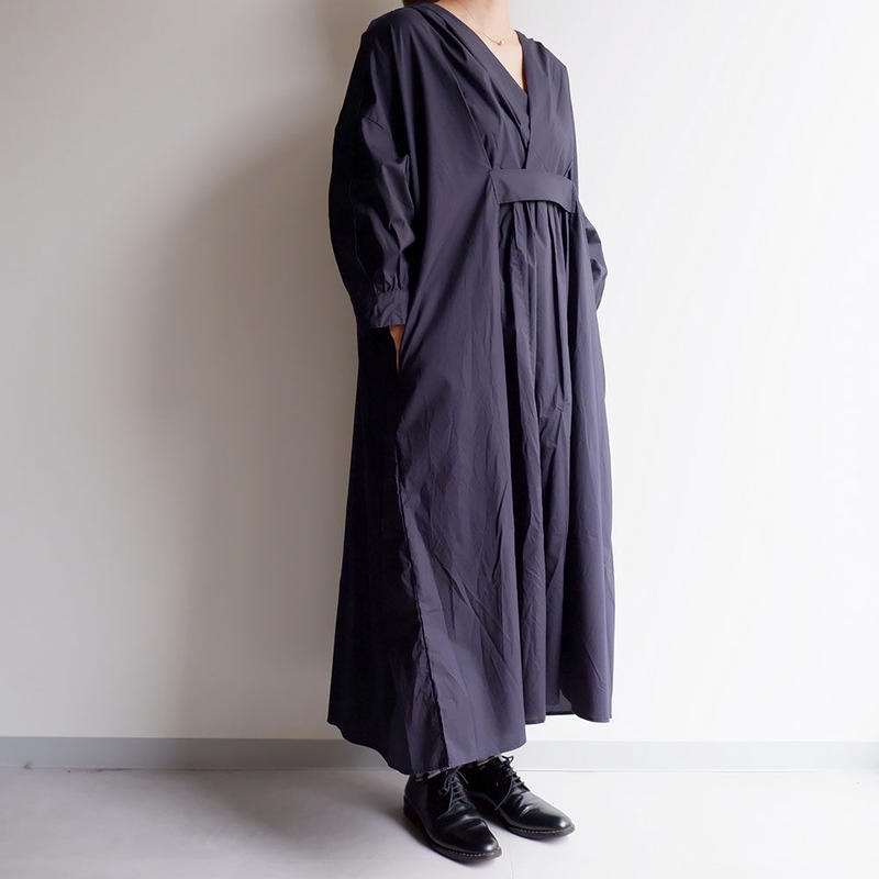 Universal Tissu ユニバーサルティシュ シルキータイプライター タックワンピ