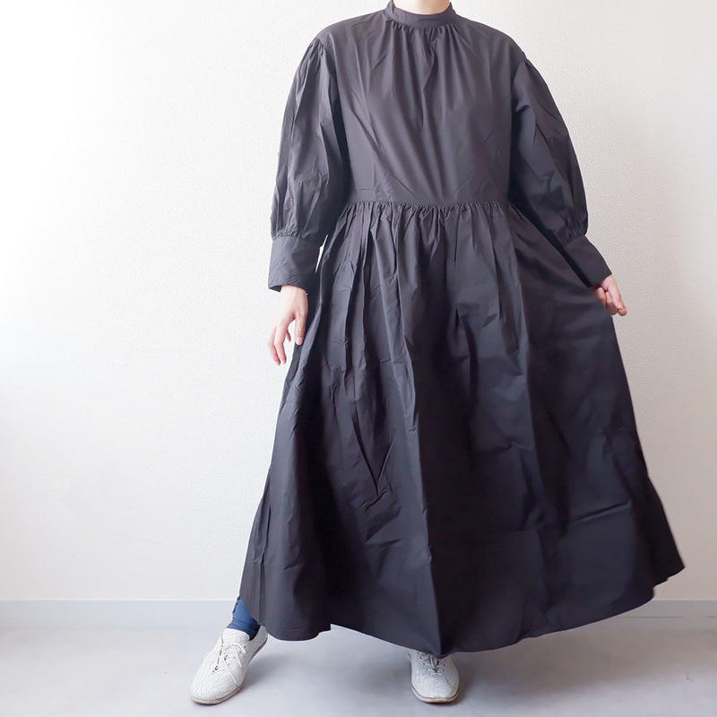 Universal Tissu ユニバーサルティシュ バンドカラー ギャザーワンピース ク