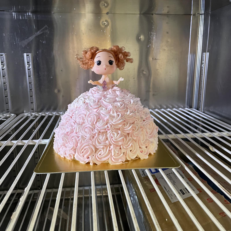 可愛いプリンセスドレスケーキ5号 Masako Sweets