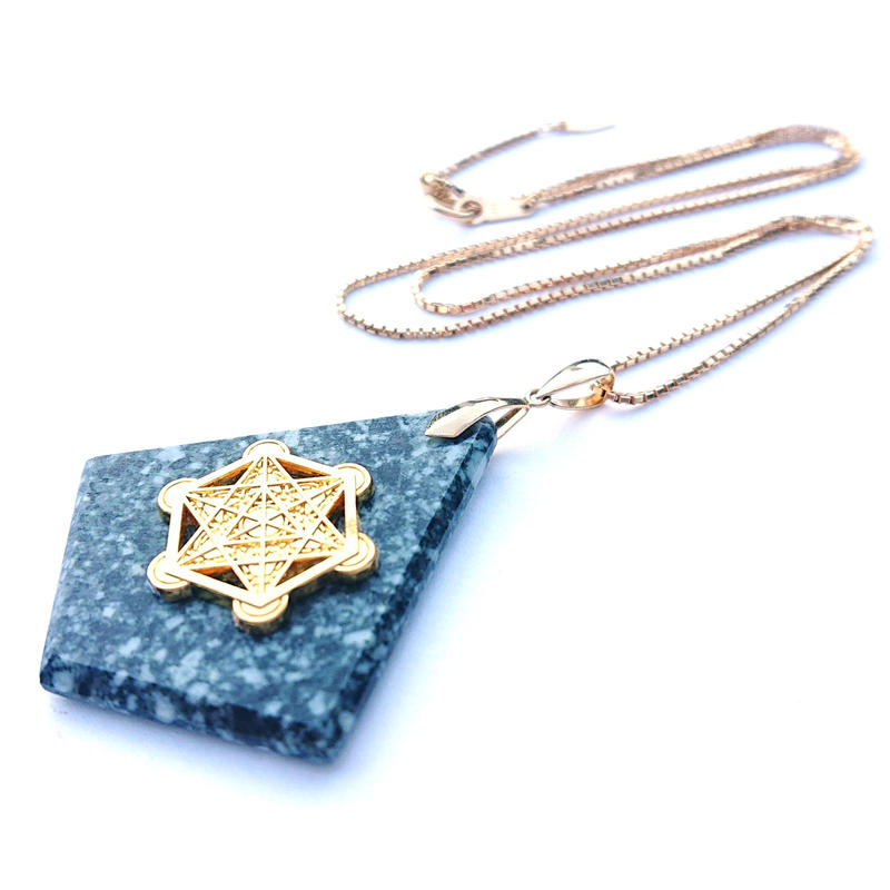 ワンランク上の洗練美を求める貴方へ 尋常ではない奇跡の国産 高波動石 あの世界的トップアス