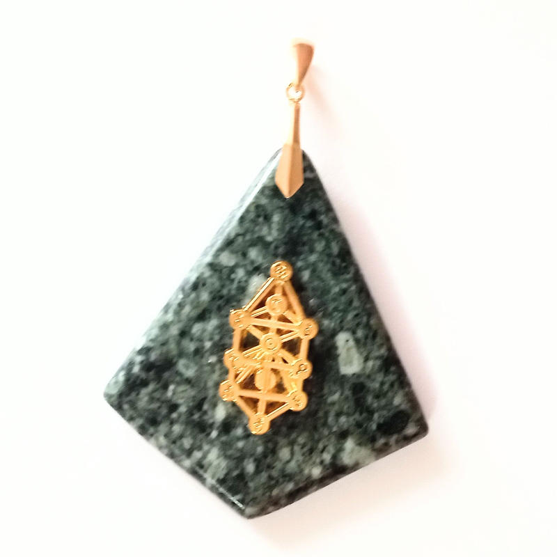 ワンランク上の洗練美を求める貴方へ 尋常ではない奇跡の国産 高波動石 あの世界的トップアス