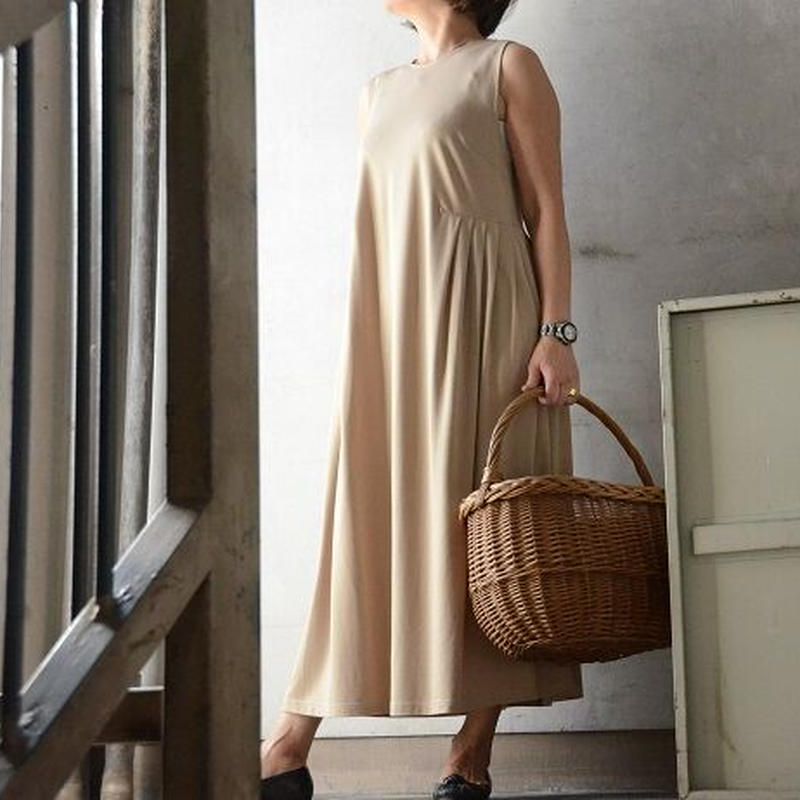 ジャージ素材のロングワンピース ベージュ Mirriam