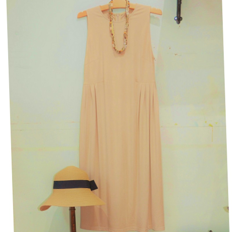 ジャージ素材のロングワンピース ベージュ Mirriam