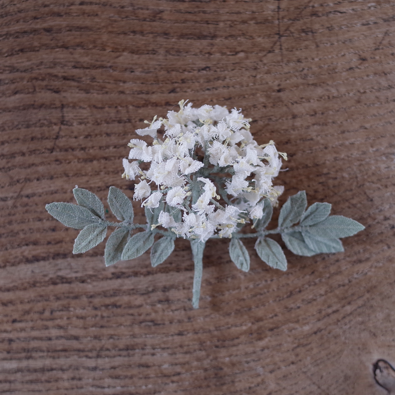 村上伊万里 ブローチ エルダーフラワー Moln