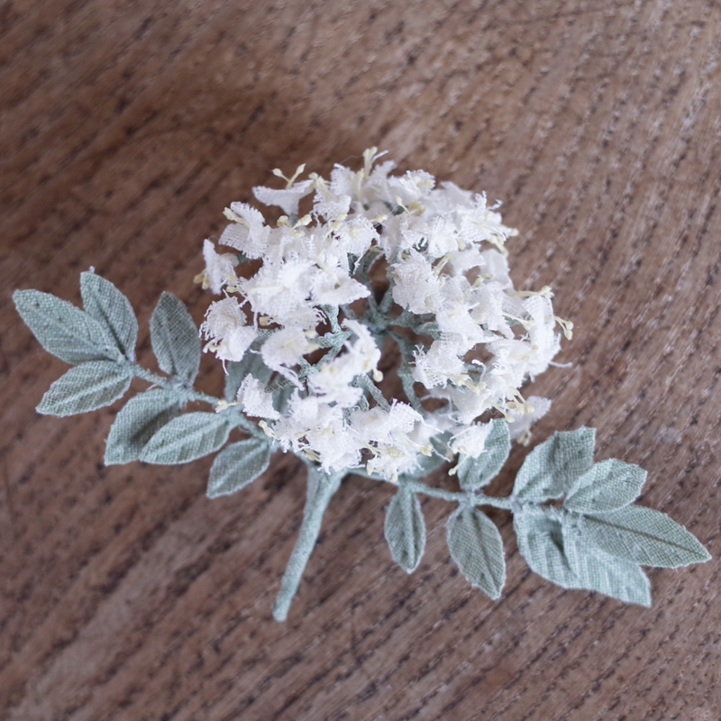 村上伊万里 ブローチ エルダーフラワー Moln