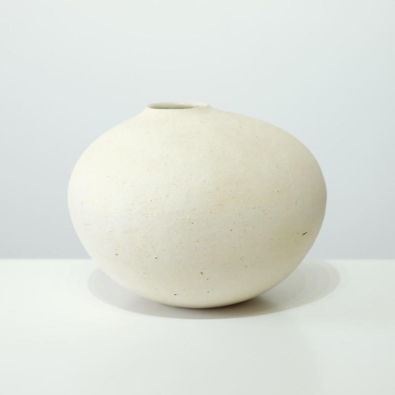 高田かえ 丸い白土花器 大 低 実物写真a Mono