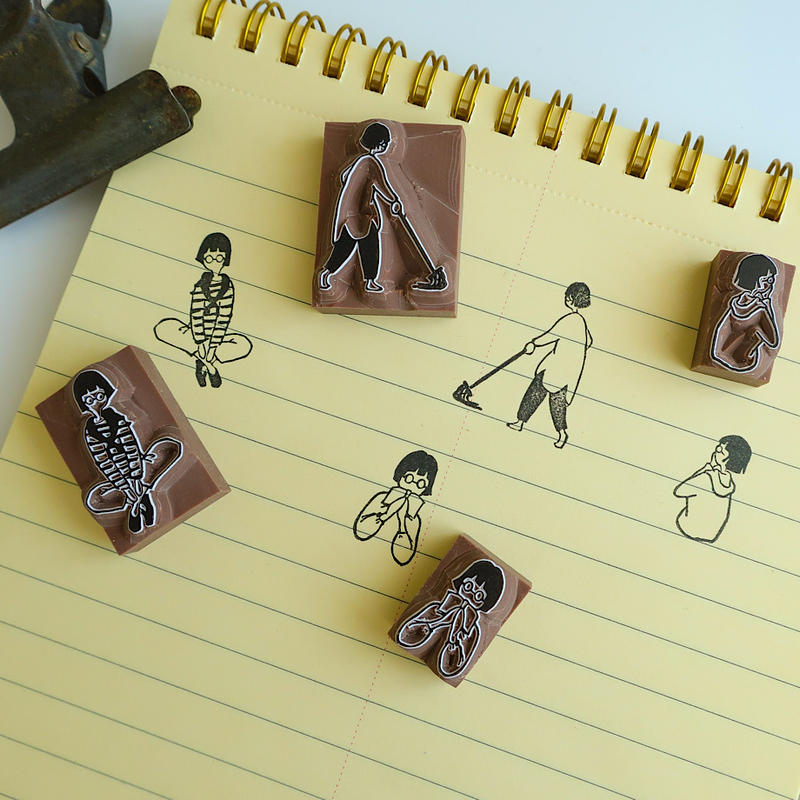 Ma7stamp 消しゴムはんこ あぐらをかく ふみこさん 月刊手紙舎