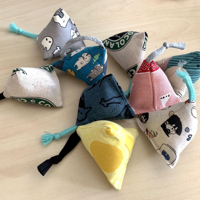 踏んでも痛くない ニャンドまきびし 2個セット 保護ねこカフェ もりねこ