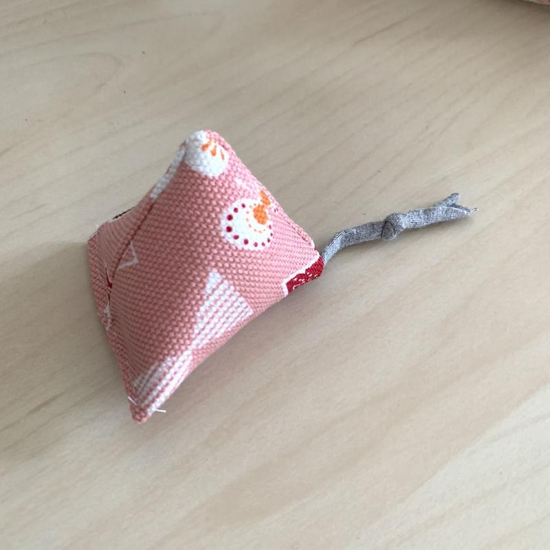 踏んでも痛くない ニャンドまきびし 2個セット 保護ねこカフェ もりねこ