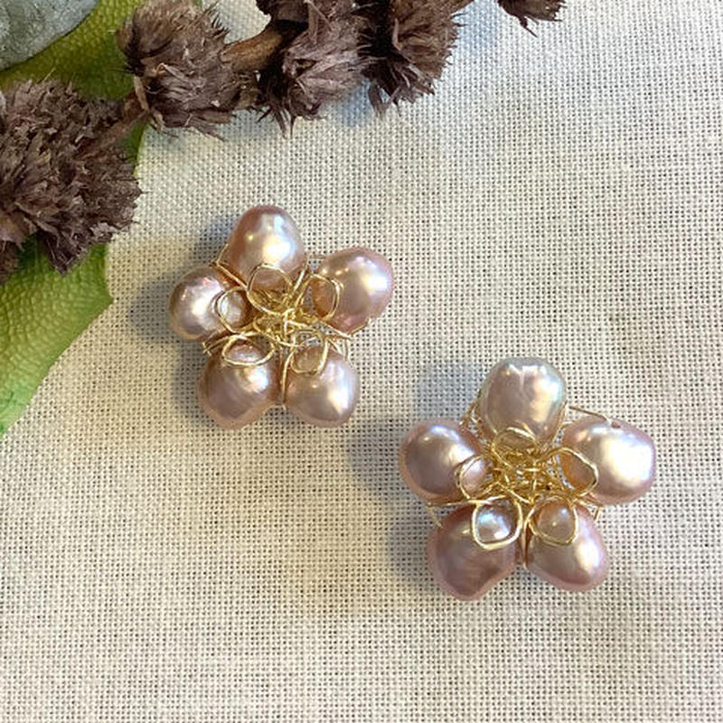 淡水パール 花びら ピアス Nata Cari V