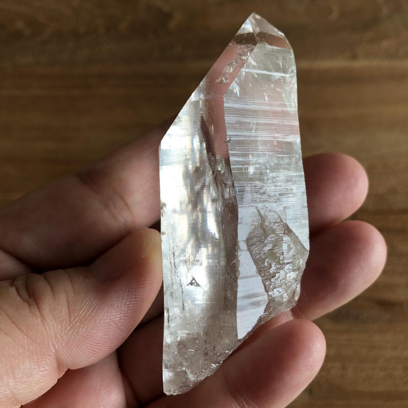 美しい 白い騎士 マニハール水晶 原石 レコードキーパー アイリス 虹 ヒマラヤ 人気トレンド