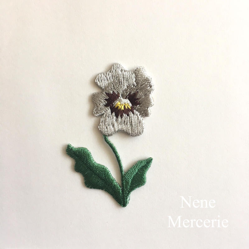 パンジー 刺繍アイロンワッペン Nene Mercerie