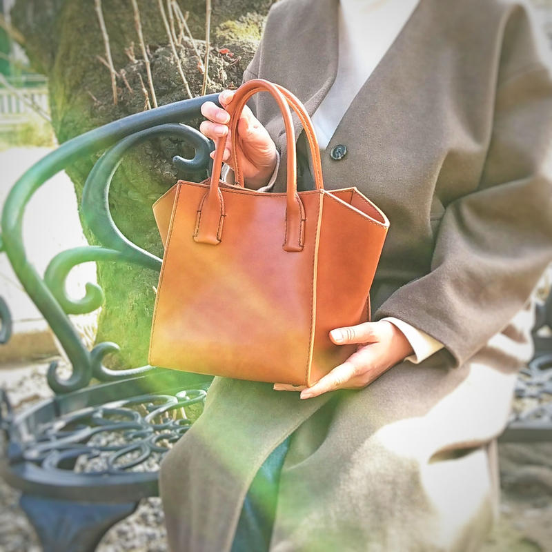 Box型のトートバッグ 全8色 革小物 Ng