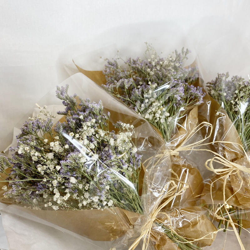 かすみ草とスターチスのシンプルブーケ Franklins フランクリンズ