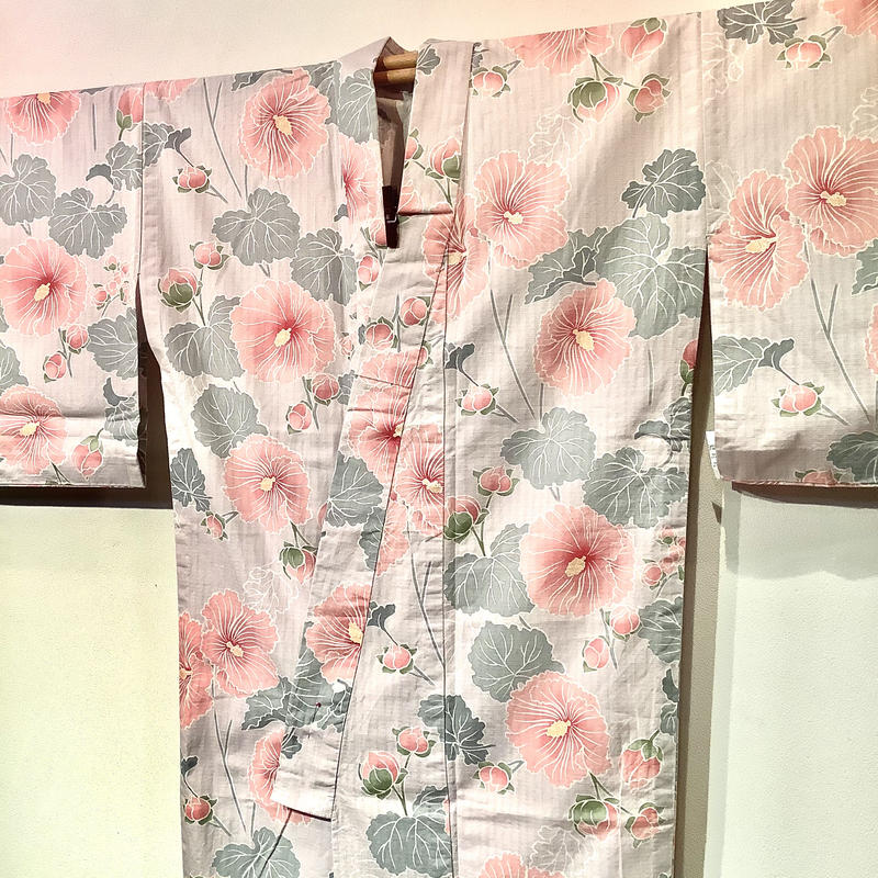 浴衣 グレー地に薄ピンクのハイビスカス柄 Yu31 リサイクルとオリジナル着物 彼方此方屋