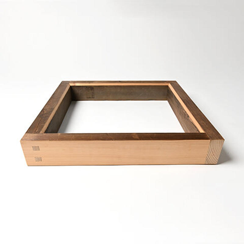 茶道具 炉縁 杉スリ漆炉縁 豊国神社古材 波多野 匠斎 作 共箱 N132RB 茶道具 炉縁 杉スリ漆炉縁 豊国神社古材 波多野 匠斎 作 共箱 N132RB
