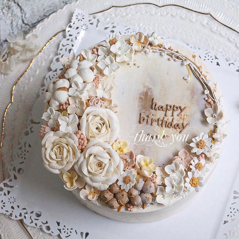 インスタグラム参照 フラワーケーキ三日月デザイン 大振りのお花と小花 12cm 公