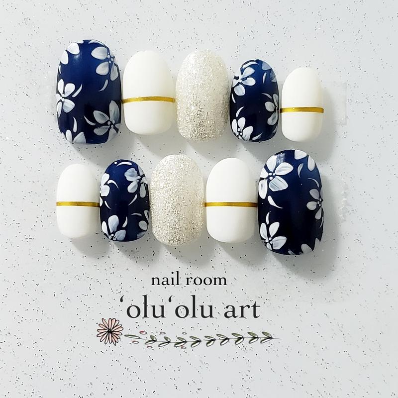 ネイビーフラワーのマットネイル Olu Olu Art