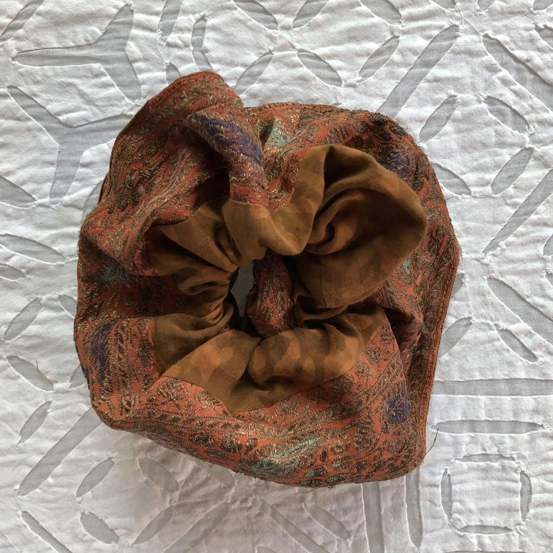 手仕事ヴィンテージ布のシュシュ Onabake97