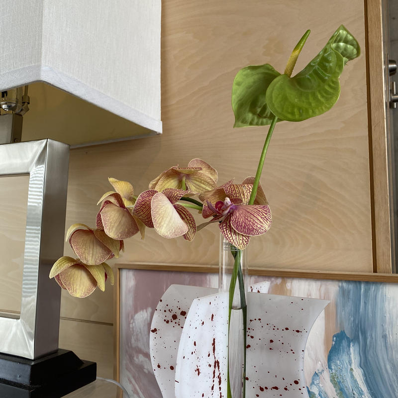 アウトレット公式 CIBONE シボネ 薔薇細工 前面装飾 白花瓶 ゴージャス