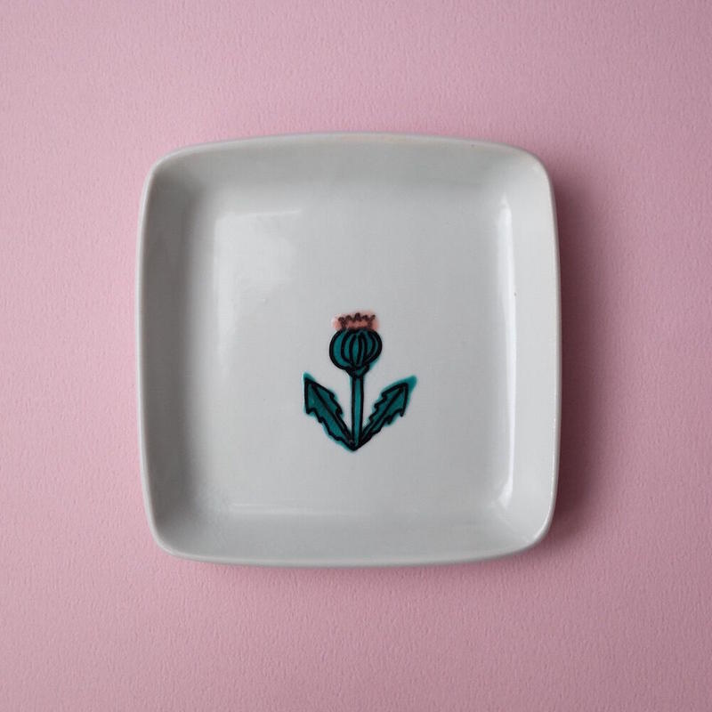 今江未央 Imae Mio 九谷焼角皿 小 オトメの金沢 陳列室