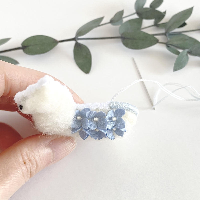 紫陽花とルンルンアルパカブローチ White 紫陽花シリーズ Papio