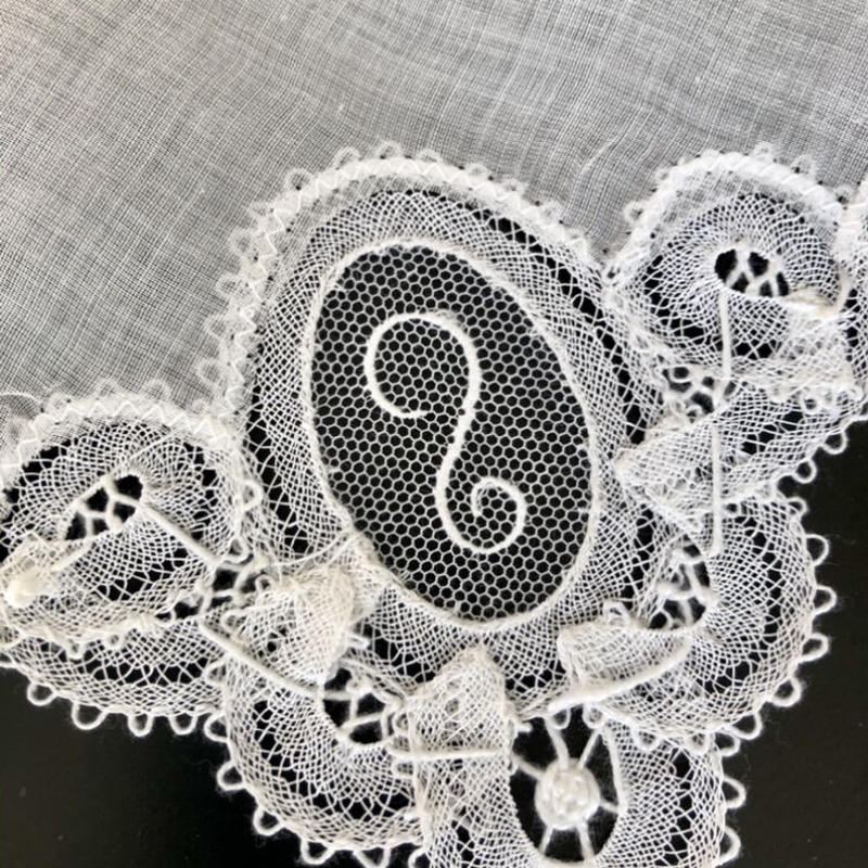 アンティークフランス ポワンドパリ 草花紋イニシャル刺繍メッシュ