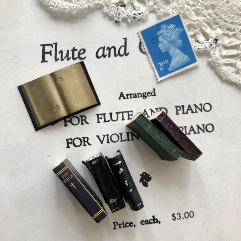 S 25 ミニチュア本 聖書 5冊セット Piskey イギリスのふるいものかわいいもの