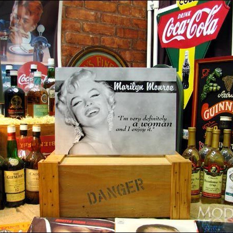 アメリカン ブリキ看板 マリリン モンロー 女性である 白黒 マリリンモンロー 女優 看板 アメリカン ブリキ看板 マリリン モンロー 女性である 白黒 マリリンモンロー 女優 看板