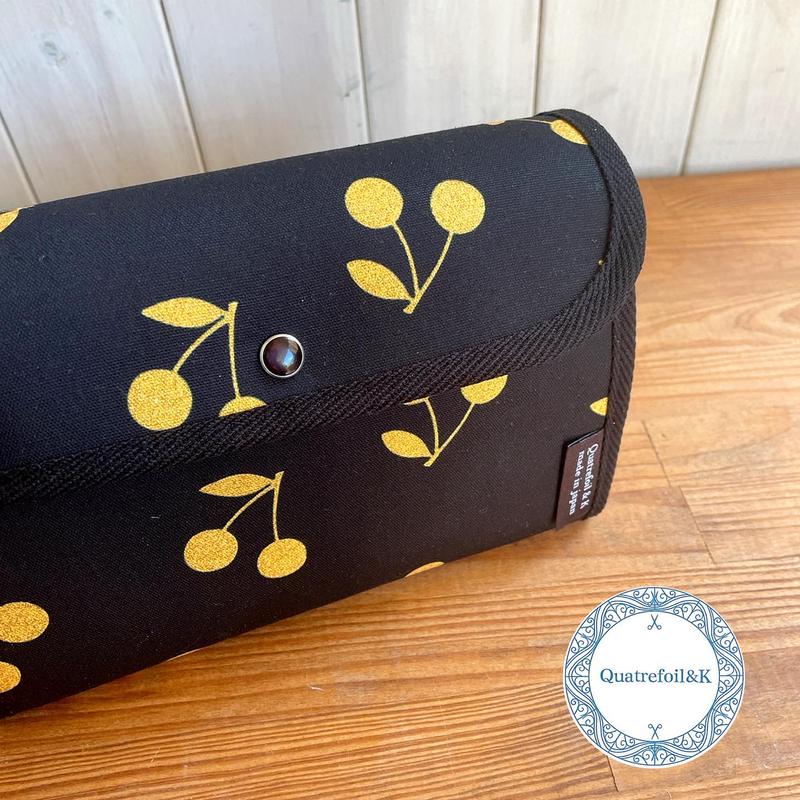 成人まで長持ち ゴールドチェリーblack 母子手帳ケース2人用 便利なジャバラ Quat