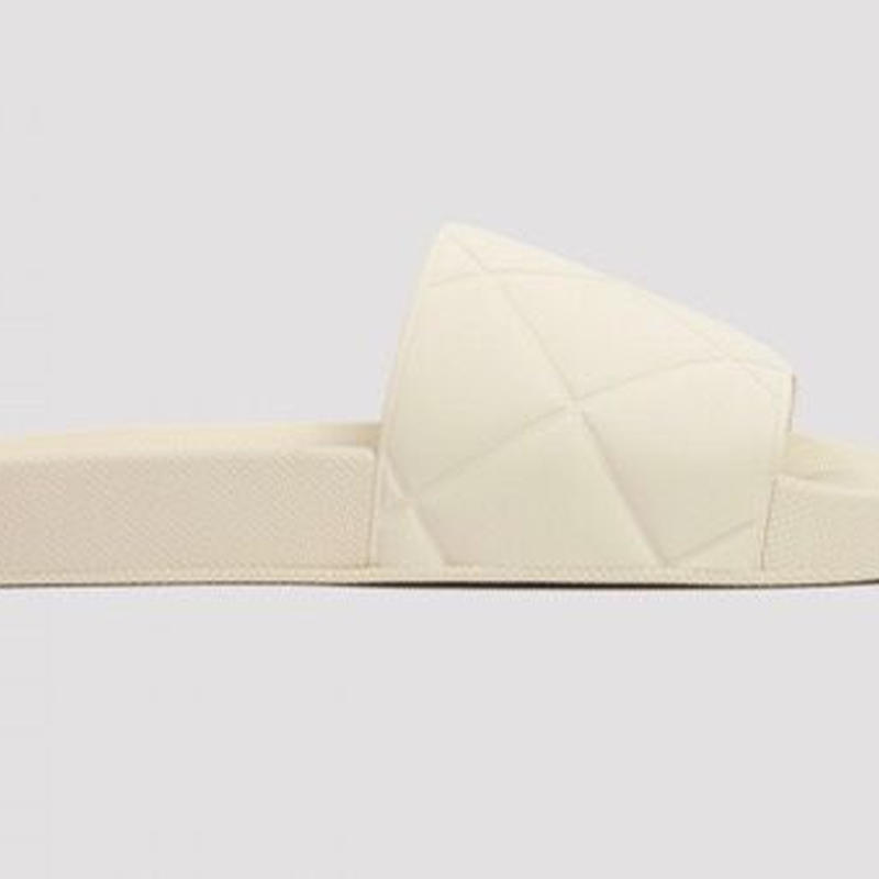 新品☆BOTTEGA VENETA ボッテガヴェネタ ザ・スライダー サンダル 新品☆BOTTEGA VENETA ボッテガヴェネタ ザ・スライダー サンダル