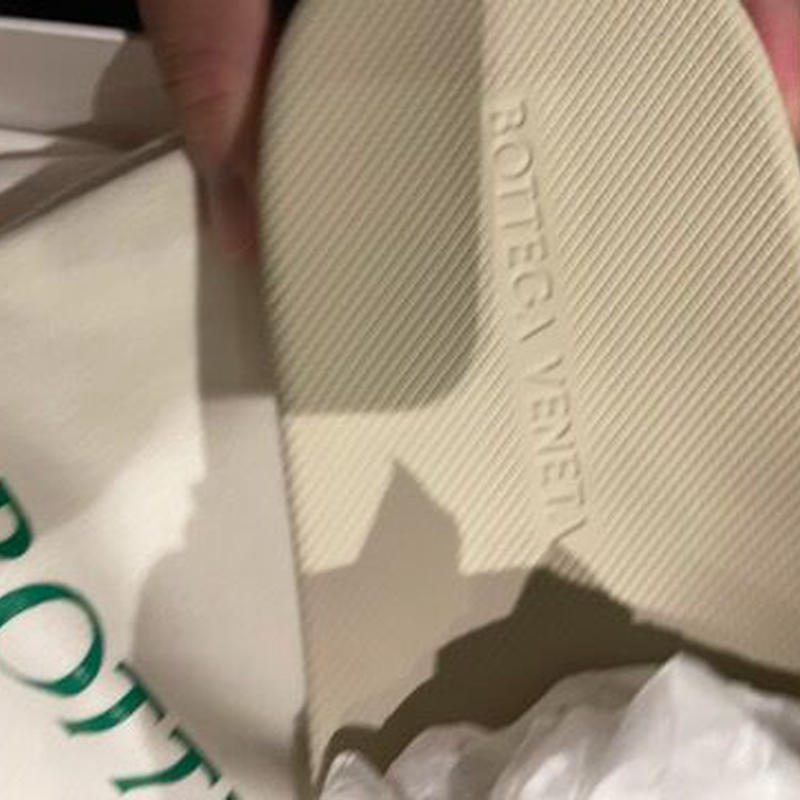 新品☆BOTTEGA VENETA ボッテガヴェネタ ザ・スライダー サンダル 新品☆BOTTEGA VENETA ボッテガヴェネタ ザ・スライダー サンダル