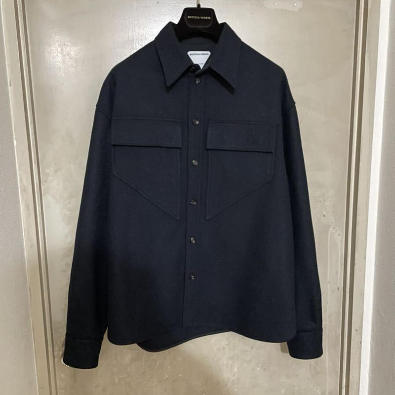 新品タグ付き☆ Bottega Veneta ボッテガベネタ ワイド 三角フラップ 新品タグ付き☆ Bottega Veneta ボッテガベネタ ワイド 三角フラップ