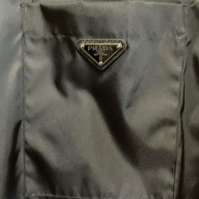 日本未入荷!新品☆PRADA by Re Nylon 三角プレート ブランドロゴ 日本未入荷!新品☆PRADA by Re Nylon 三角プレート ブランドロゴ