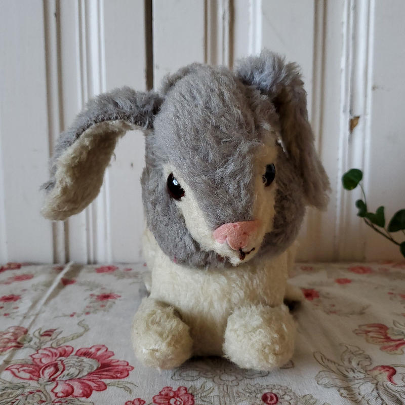 たれ耳ウサギのぬいぐるみ リボンときどきネコ