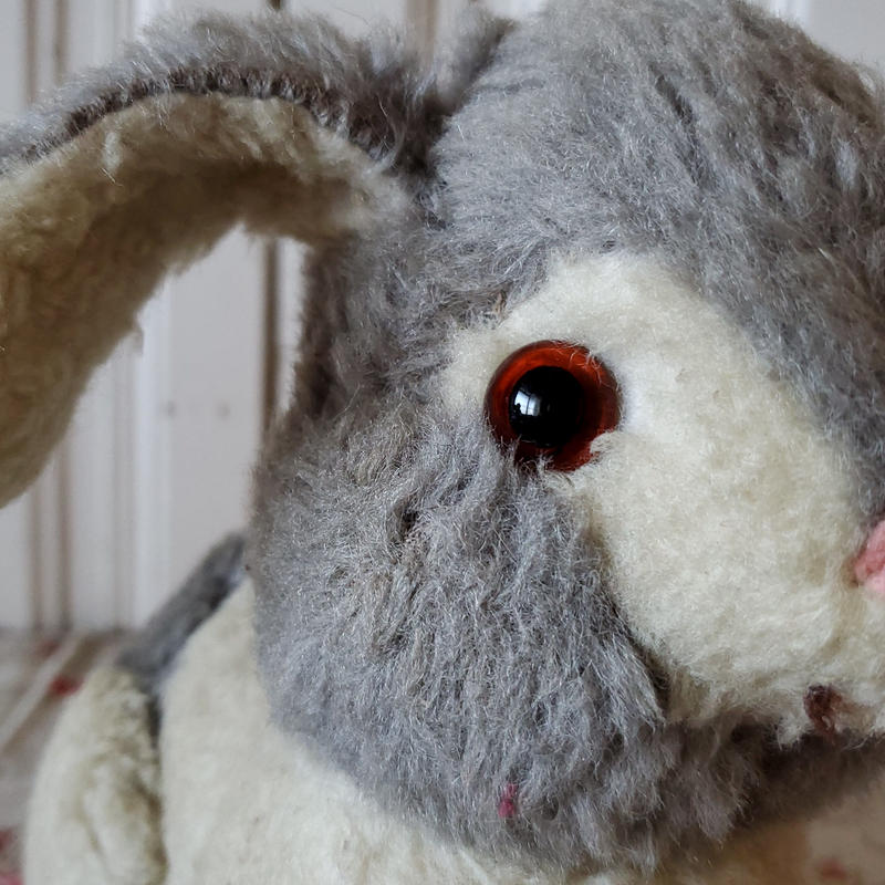 たれ耳ウサギのぬいぐるみ リボンときどきネコ