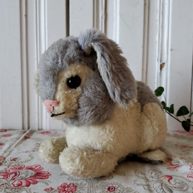 たれ耳ウサギのぬいぐるみ リボンときどきネコ