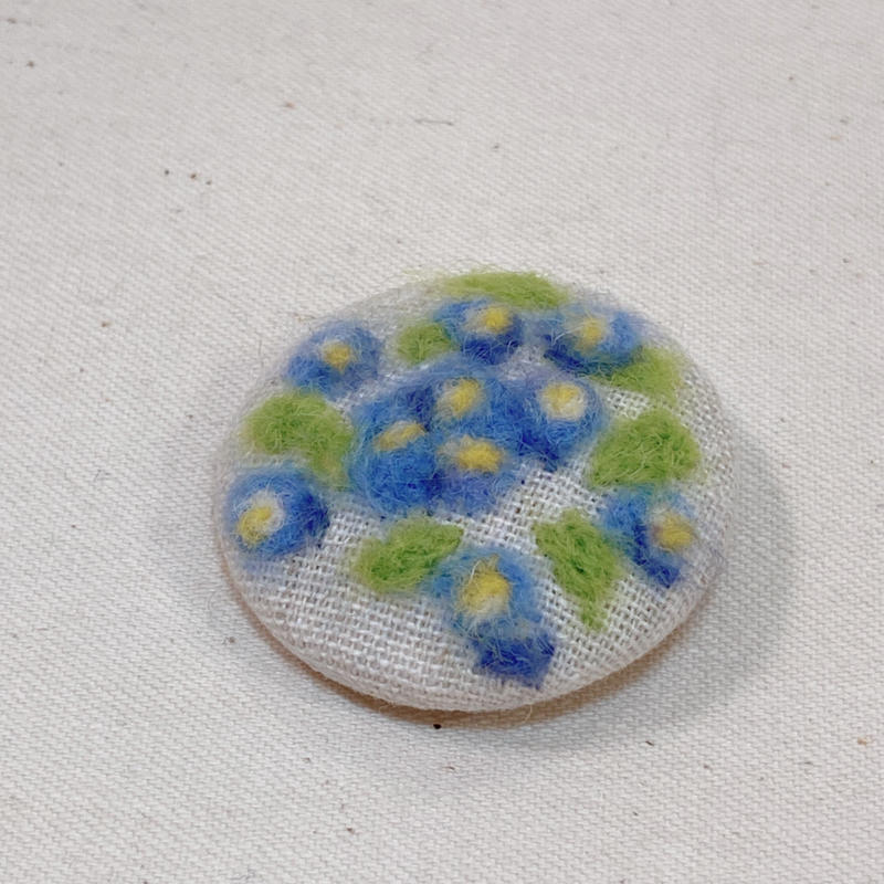 羊毛フェルトの青い花ブローチ No143 Handmade Rocca