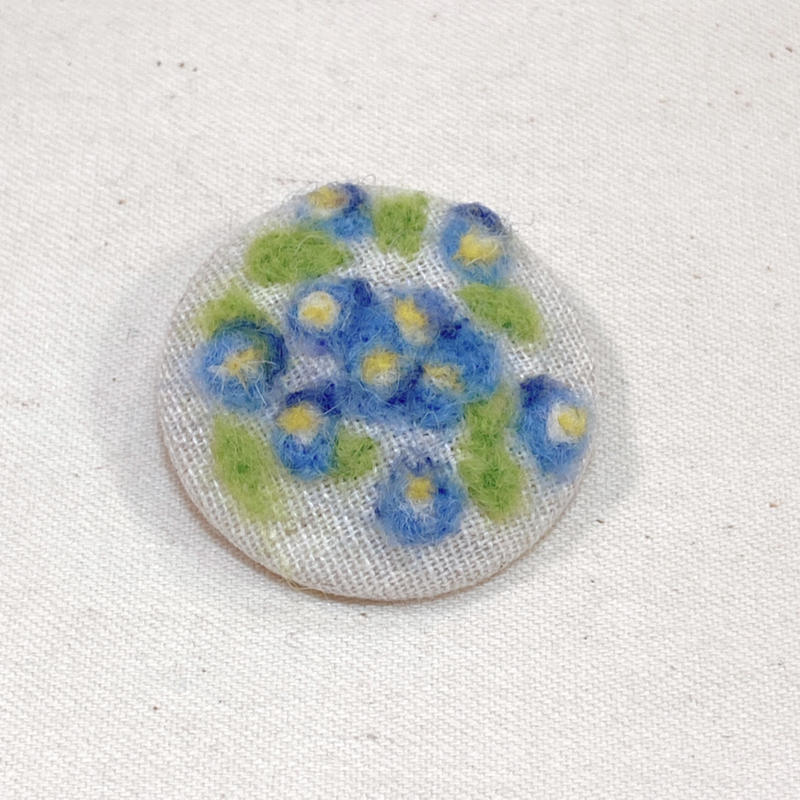 羊毛フェルトの青い花ブローチ No143 Handmade Rocca 羊毛フェルトの青い花ブローチ No143 Handmade Rocca