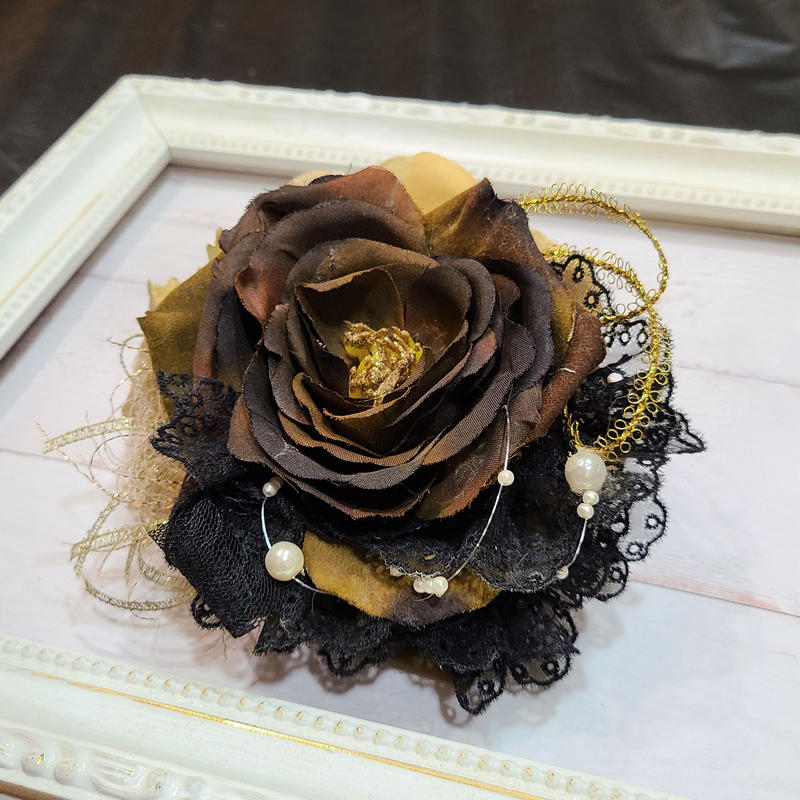 成人式 結婚式などにオススメ おしゃれでシックなコサージュ 7tails By The