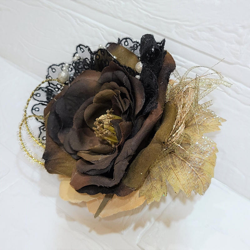 成人式 結婚式などにオススメ おしゃれでシックなコサージュ 7tails By The