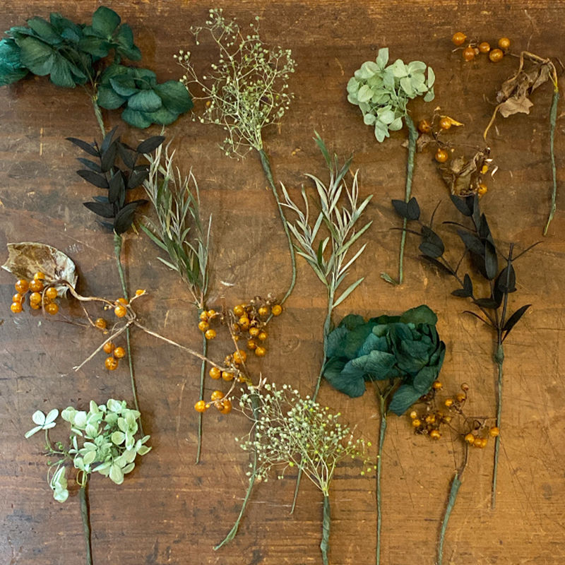 ドライフラワーのヘアパーツ 大人シックなグリーン系 7tails By The Seeds