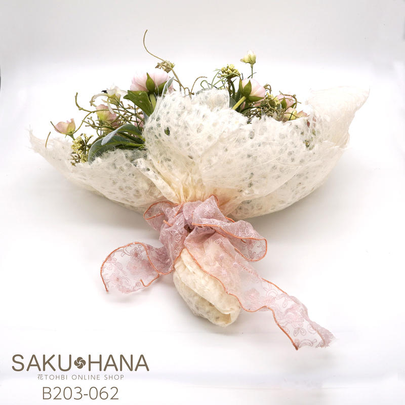 062 花束 ラナンキュラス スイートピー ラムズイヤー チランジア