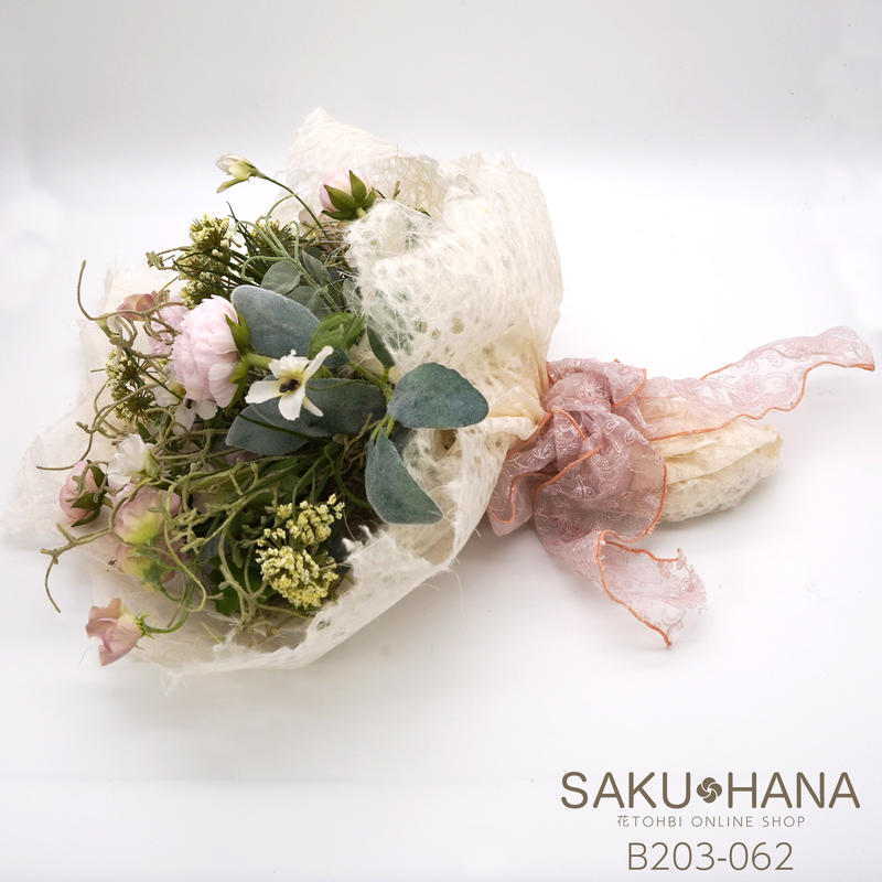 062 花束 ラナンキュラス スイートピー ラムズイヤー チランジア