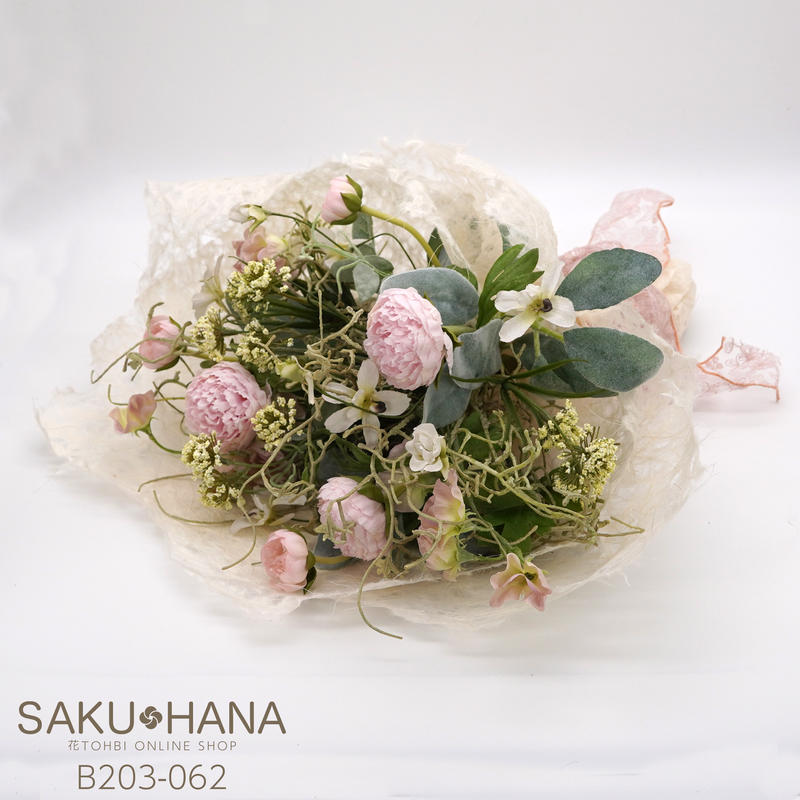 062 花束 ラナンキュラス スイートピー ラムズイヤー チランジア