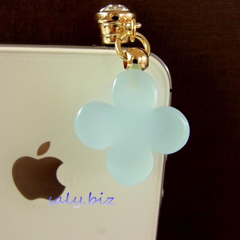 かわいいお花のイヤホンジャック Saly Biz かわいいお花のイヤホンジャック Saly Biz