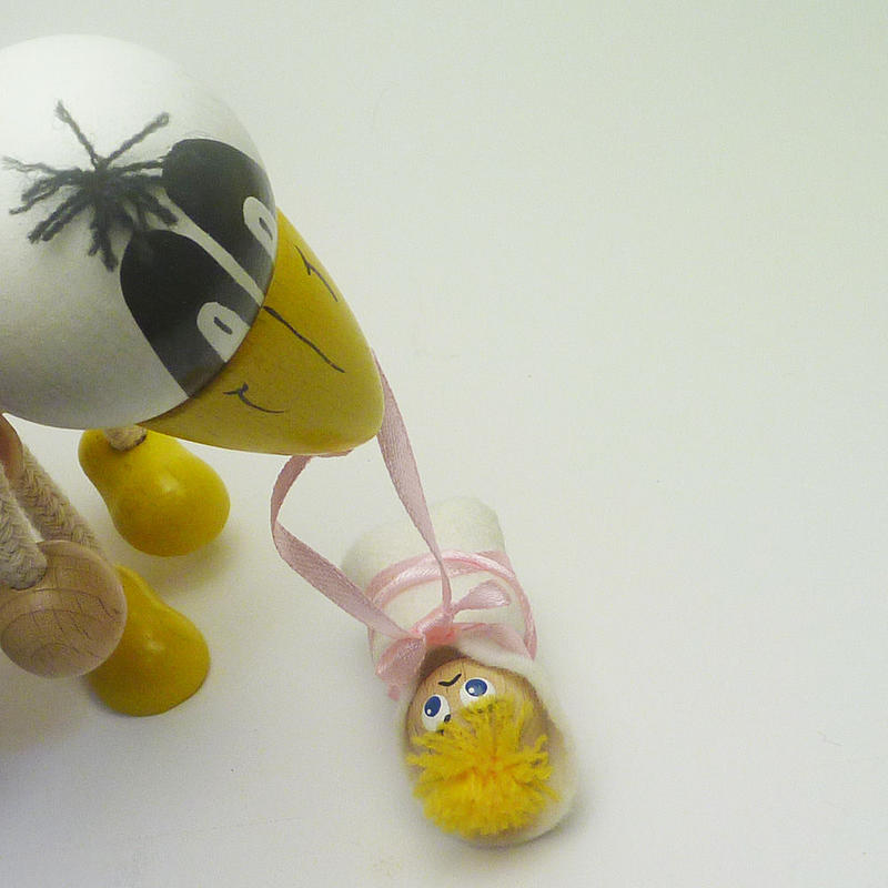 チェコのおすわり人形 白カラスと赤ちゃんバネ付人形 おすわり人形ドットコム