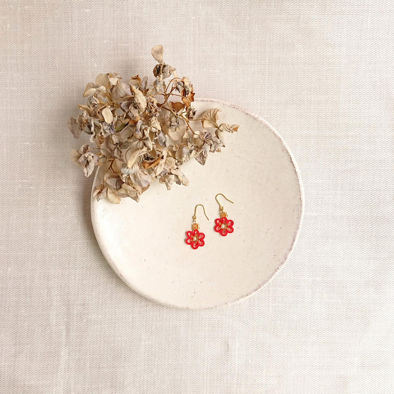 花いちごのレースのピアス イヤリング 1連red Sopo Snore
